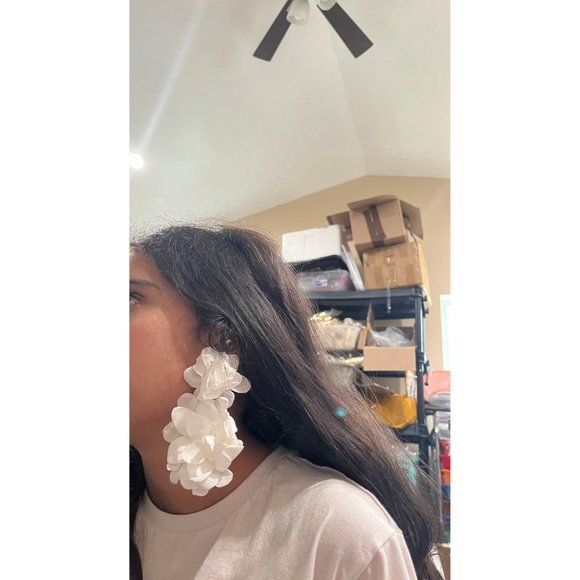 White flower earrings , huge feathered large Snow White big long fabric floral - Picture 5 of 5